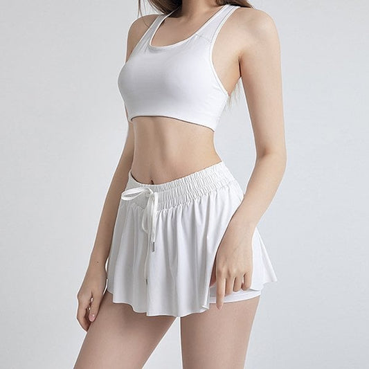 Set due pezzi da donna con reggiseno sportivo e pantaloncini a vita alta